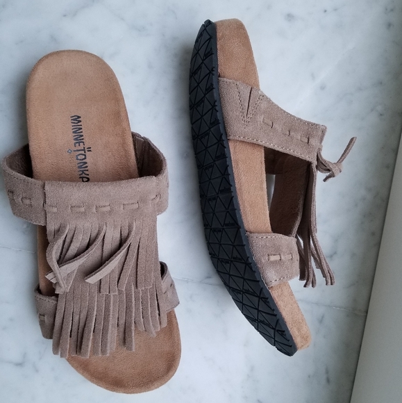 minnetonka daisy sandals